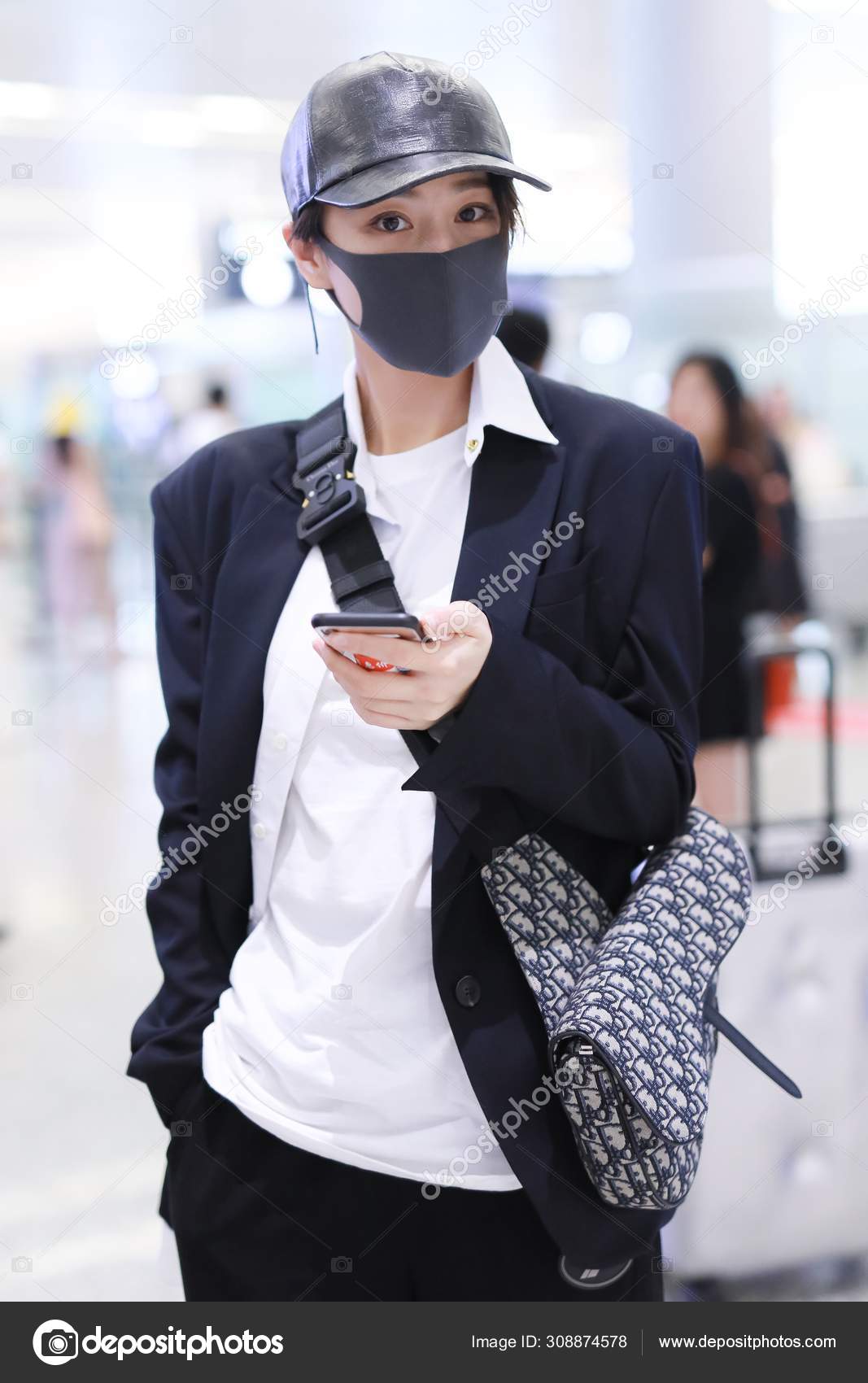 Chinese Actress Singer Model Zhang Xinyu Viann Zhang Arrives Shanghai –  Stock Editorial Photo © ChinaImages #308874578
