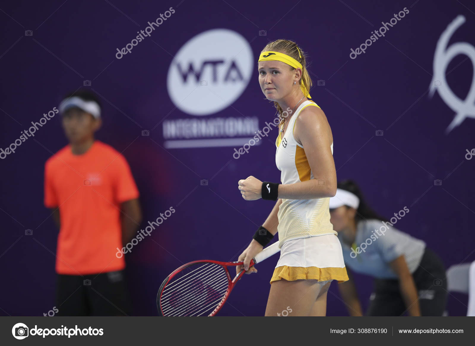 Czech Professional Tennis Player Marie Bouzkova Plays Chinese