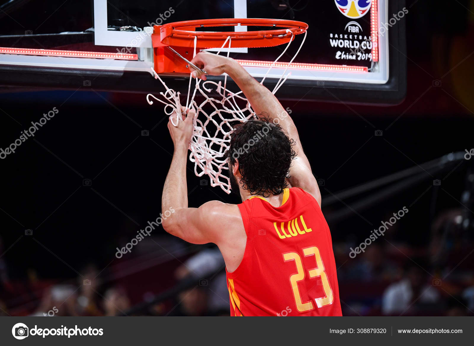 Sergio Llull Espanha Recebe Rede Basquete Depois Vencer Final Copa Fotografia De Stock Editorial C Chinaimages 308879320