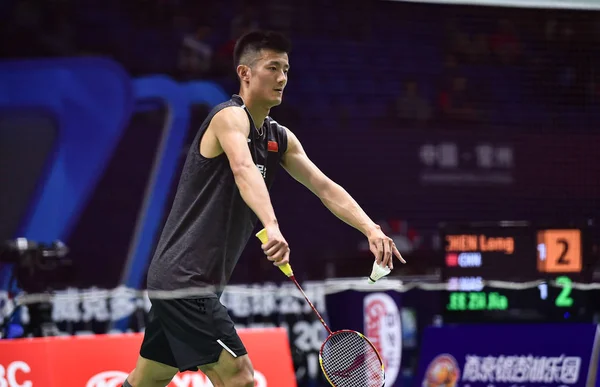 Den Kinesiske Profesjonelle Badmintonspilleren Chen Long Konkurrerer Mot Den Malaysiske – stockfoto