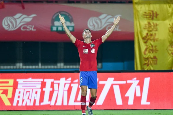 Engelskfödda Taiwanesiska Fotbollsspelare Tim Chow Henan Jianye Firar Den Omgången — Stockfoto