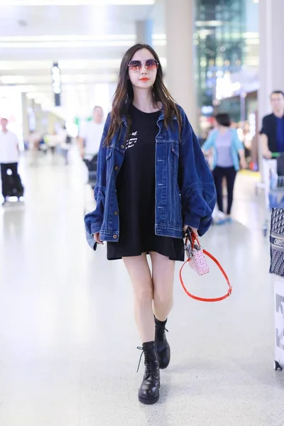 Atriz Hong Kong Angelababy Chega Aeroporto Internacional Hongqiao Xangai Antes — Fotografia de Stock