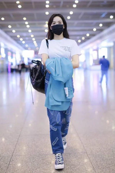 Chinese Zangeres Actrice Victoria Song Komt Aan Internationale Luchthaven Shanghai — Stockfoto