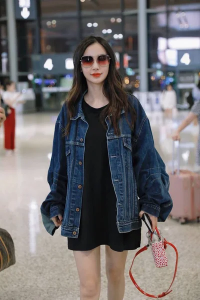 Hong Kong Actrice Angelabababy Arriveert Shanghai Hongqiao International Airport Voor — Stockfoto