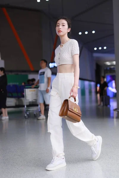 Chinese Actrice Zhou Yutong Arriveert Shanghai Hongqiao Airport Landing Shanghai — Stockfoto