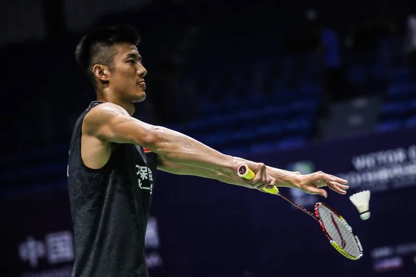 Den Kinesiske Profesjonelle Badmintonspilleren Chen Long Konkurrerer Mot Den Malaysiske – stockfoto