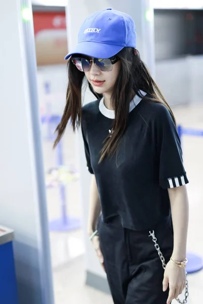 Hong Kong Actrice Angelababy Arriveert Internationale Luchthaven Shanghai Hongqiao Voor — Stockfoto