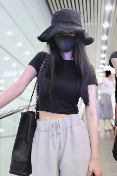 Chinese Actress Yang Arrives Beijing Capital International Airport Landing Beijing — Stock Photo, Image