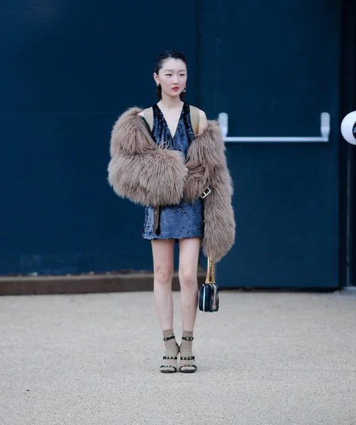 Kinesiska Skådespelerskan Zhou Dongyu Deltar 2020 Sping Summer London Fashion — Stockfoto