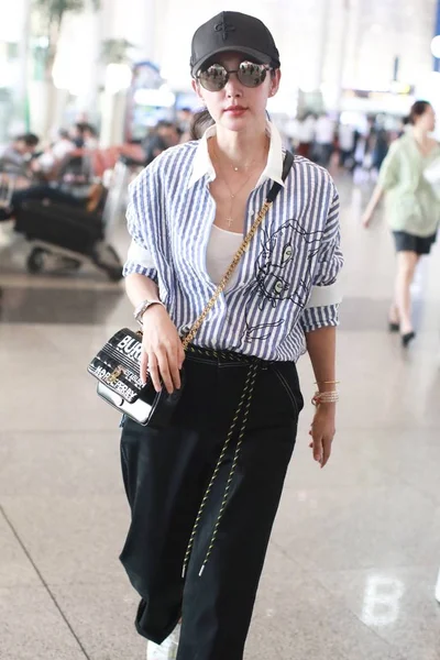 Китайська Актриса Бінбін Прибув Пекінського Столичного Міжнародного Аеропорту Вильоту Пекіні — стокове фото