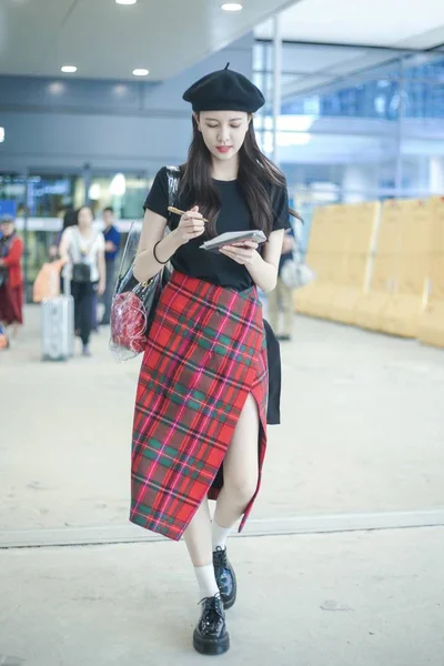 中国女演员宋艳飞也被称为Cecilia Boey 2019年8月19日在中国上海降落后出现在上海宏桥机场 — 图库照片