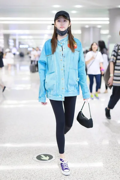 Attrice Cinese Guan Xiaotong Arriva All Aeroporto Internazionale Shanghai Hongqiao — Foto Stock