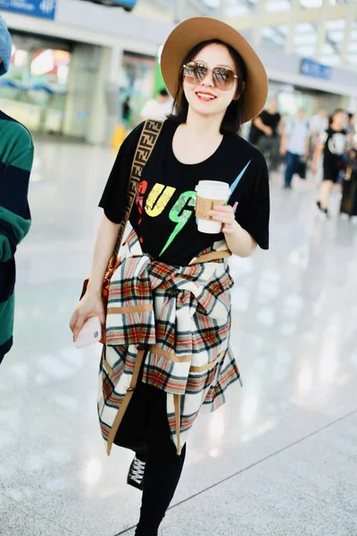 Cantante China Jane Zhang Zhang Liangying Llega Aeropuerto Internacional Beijing —  Fotos de Stock