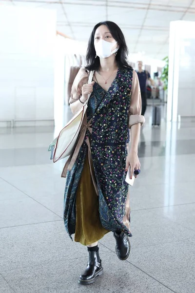 Die Chinesische Schauspielerin Zhou Xun Trifft Vor Ihrem Abflug September — Stockfoto