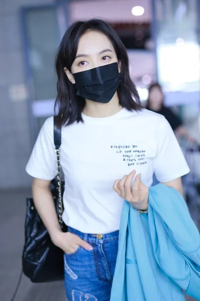 Kínai Énekes Színésznő Victoria Song Megérkezik Shanghai Hongqiao International Airport — Stock Fotó