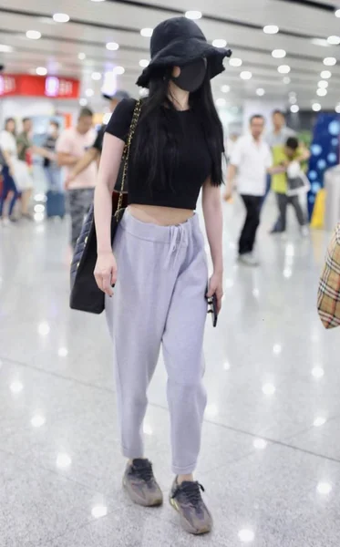 Chinese Actress Yang Arrives Beijing Capital International Airport Landing Beijing — Stock Photo, Image