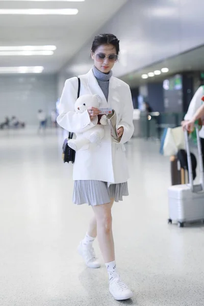 Čínská Herečka Zpěvačka Eva Huang Shengyi Přijíždí Letiště Šanghaj Hongqiao — Stock fotografie
