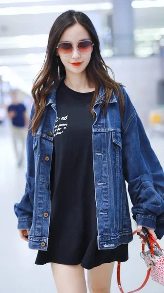 香港女優アンジェラビーが上海虹橋国際空港に到着し 9月2019に出発します — ストック写真