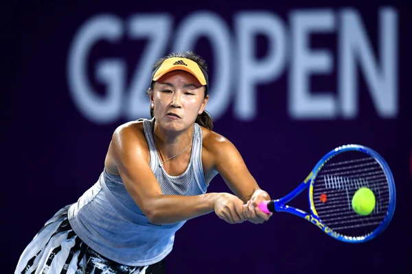 Китайський Професійний Тенісист Пенг Шуай Грає Проти Сербської Професійної Тенісистки — стокове фото