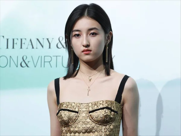 中国女演员张志峰出席了2019年8月19日在中国上海举行的蒂芬尼公司 Tiffany 促销活动 — 图库照片