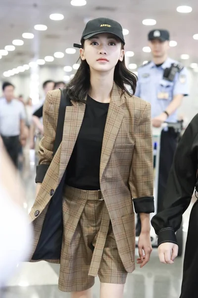 Κινέζα Ηθοποιός Jinyan Φτάνει Στο Διεθνές Αεροδρόμιο Του Πεκίνου Πριν — Φωτογραφία Αρχείου