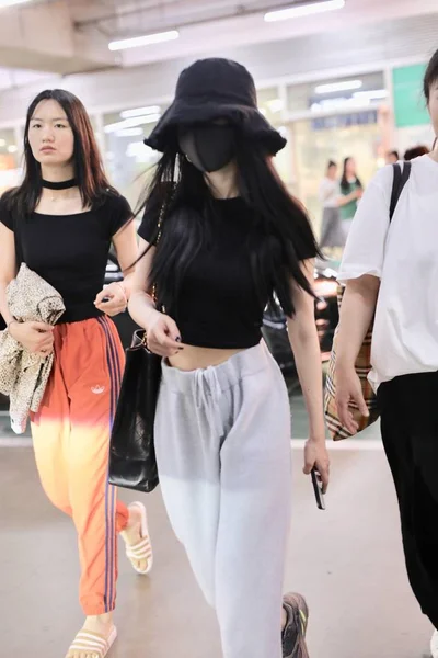 Китайська Актриса Прибуває Міжнародний Аеропорт Пекін Капітал Після Посадки Пекіні — стокове фото