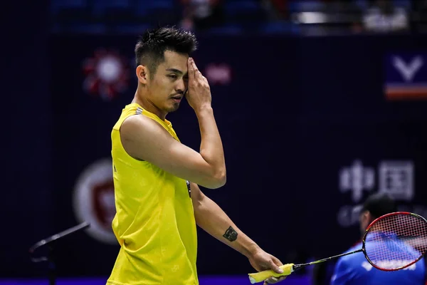 Kinesisk Profesjonell Badmintonspiller Lin Dan Konkurrerer Mot Den Japanske Profesjonelle – stockfoto