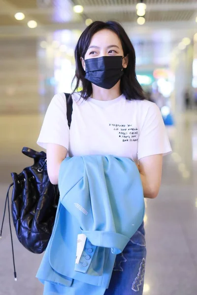 Китайська Співачка Актриса Вікторія Пісня Прибула Шанхайського Міжнародного Аеропорту Хунцяо — стокове фото