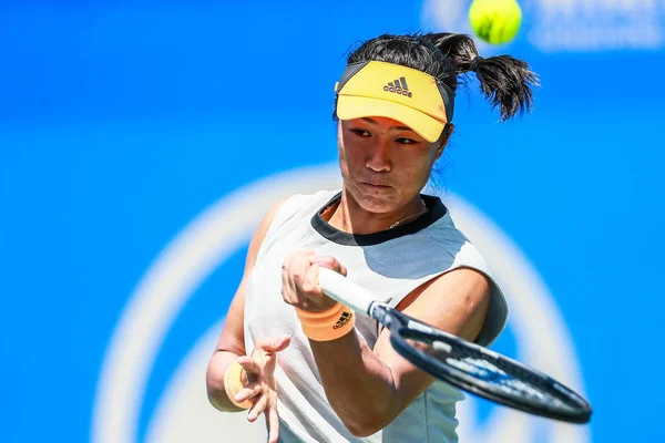 Xinyun Han Chin Łapie Piłkę Przeciwko Christina Mchale Ameryki Drugiej — Zdjęcie stockowe