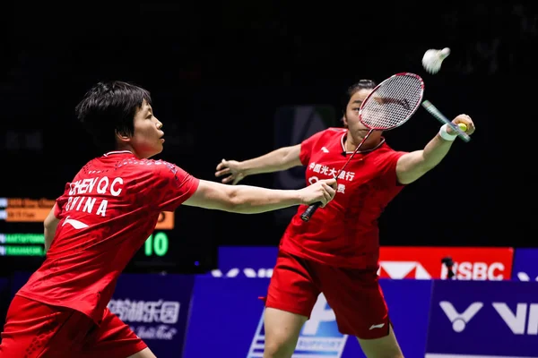Kinesiska Professionella Badmintonspelare Jia Yifan Och Chen Qingchen Tävlar Mot — Stockfoto