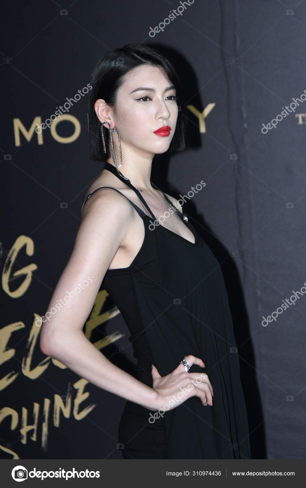 Японская Модель Актриса Аяка Миёси Гала Концерте Belle.