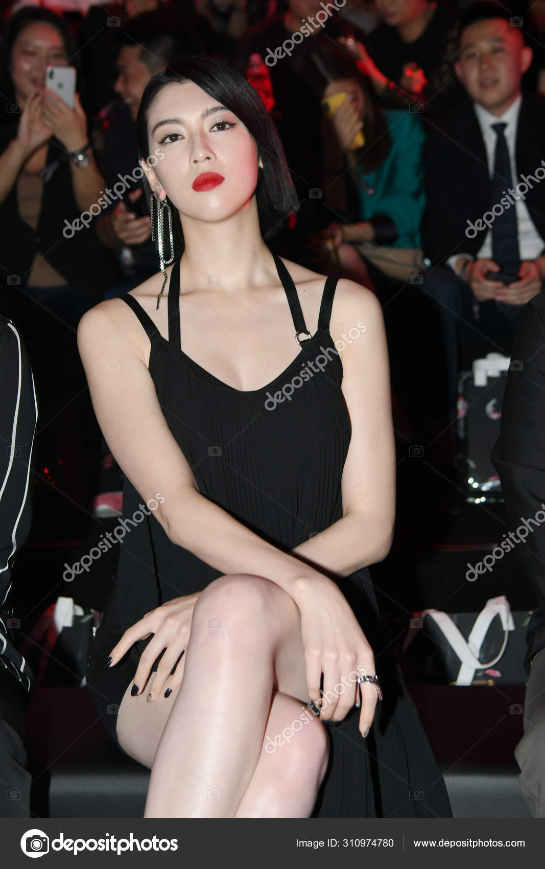 Mannequin Actrice Japonaise Ayaka Miyoshi Assiste Gala, 52 OFF