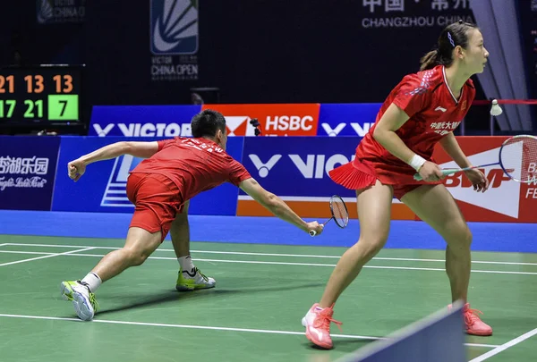 Kinesiska Professionella Badmintonspelare Zheng Siwei Och Huang Yaqiong Tävlar Mot — Stockfoto