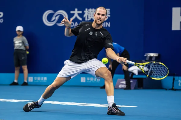 Franse Tennisser Adrian Mannarino Neemt Het Tegen Bosnische Tennisser Damir — Stockfoto