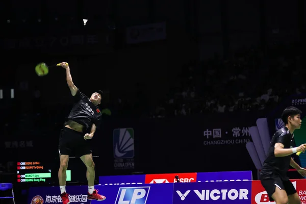 Çinli Profesyonel Badminton Oyuncuları Wang Yilv Huang Dongping Çinli Profesyonel — Stok fotoğraf