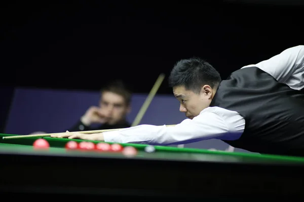 Ding Junhui China Játszik Egy Lövés Brandon Sarsergeant England Első — Stock Fotó