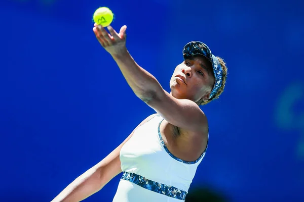 Tennista Professionista Americana Venus Williams Gioca Contro Tennista Professionista Americana — Foto Stock