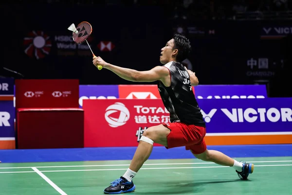 Japonský Profesionální Badminton Hráč Kento Momota Soutěží Proti Indonéské Profesionální — Stock fotografie