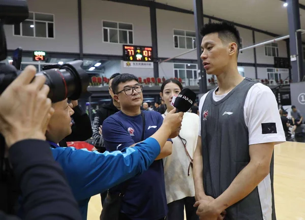 Jugador Baloncesto Profesional Estadounidense Jeremy Lin Los Beijing Ducks Entrevistado —  Fotos de Stock