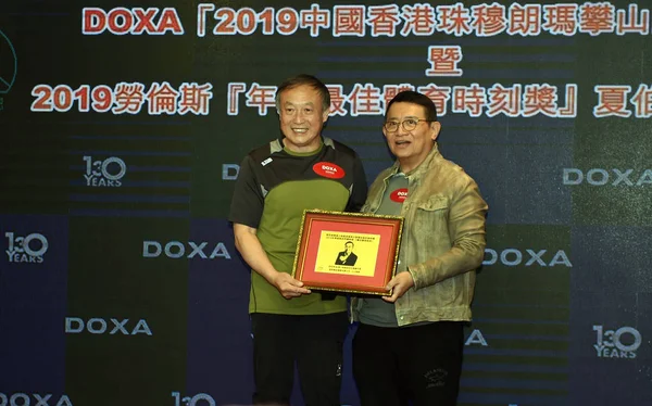 Datei Der Doppelamputierte Chinesische Bergsteiger Xia Boyu Links Nimmt Einer — Stockfoto