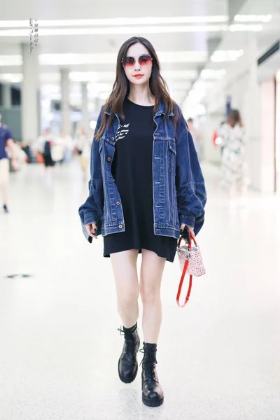 Kinesisk kändis mode outfit Shanghai Airport — Stockfoto