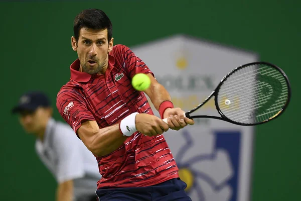 Serbski Zawodowy Tenisista Novak Djokovic Rywalizuje Kanadyjskim Zawodowym Tenisistą Denisem — Zdjęcie stockowe