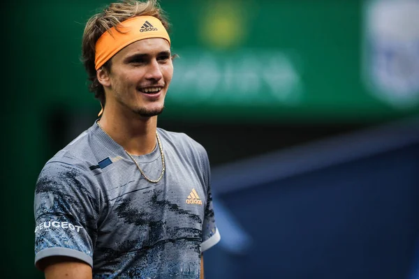 Tysk Professionell Tennisspelare Alexander Zverev Tävlar Mot Fransk Professionell Tennisspelare — Stockfoto