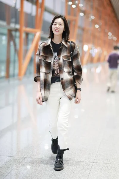 Kinesiska Liu Wen Beijing Airport Fashion — Stockfoto
