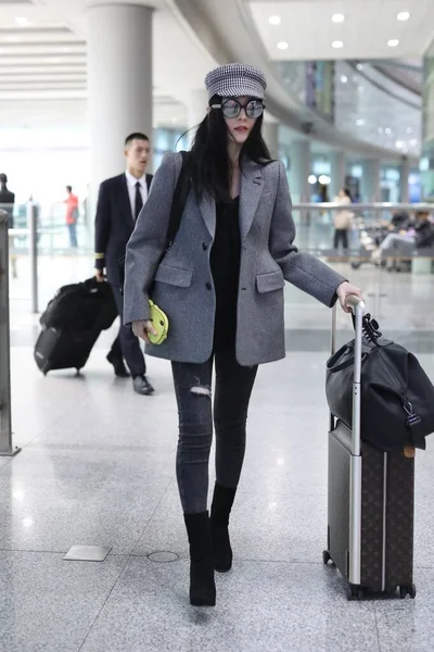 China Fan Bingbing Fashion Outfit Beijing Airport — стокове фото