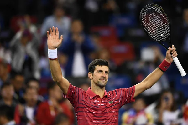 Σέρβος Επαγγελματίας Τενίστας Novak Djokovic Αγωνίζεται Τον Καναδό Επαγγελματία Τενίστα — Φωτογραφία Αρχείου
