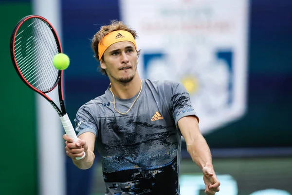 Tysk Professionell Tennisspelare Alexander Zverev Tävlar Mot Fransk Professionell Tennisspelare — Stockfoto