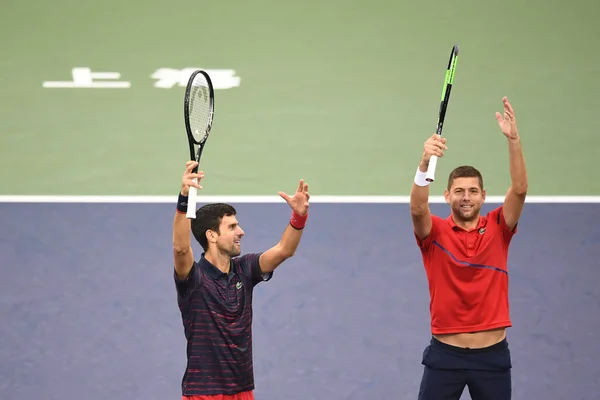 Die Serbischen Tennisprofis Novak Djokovic Und Filip Krajinovic Treten Der — Stockfoto