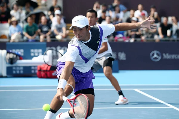 Kinesiska Professionella Tennisspelare Gong Maoxin Och Zhangze Tävlar Mot Polska — Stockfoto
