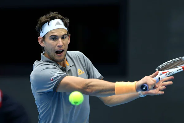 Dominic Thiem Της Αυστρίας Παίρνει Την Μπάλα Απέναντι Στον Andy — Φωτογραφία Αρχείου